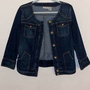 DKNY Denim jacket with many nice details. See pictures Size medium
